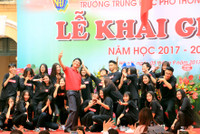 Thầy hiệu trưởng luôn biến lễ khai giảng thành ngày hội ảnh 6 Thầy hiệu trưởng luôn biến lễ khai giảng thành ngày hội ảnh 6