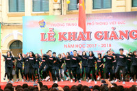 Thầy hiệu trưởng luôn biến lễ khai giảng thành ngày hội ảnh 3 Thầy hiệu trưởng luôn biến lễ khai giảng thành ngày hội ảnh 3