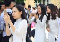 Muôn kiểu chụp ảnh của học sinh trong ngày khai giảng ảnh 4