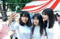 Muôn kiểu chụp ảnh của học sinh trong ngày khai giảng ảnh 5