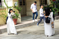 Muôn kiểu chụp ảnh của học sinh trong ngày khai giảng ảnh 9