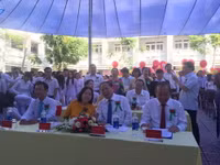 Phó Thủ tướng Trương Hòa Bình dự lễ khai giảng tại trường THPT Võ Văn Kiệt- TPHCM ảnh 1