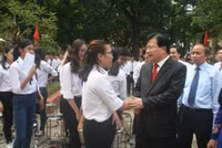 Phó Thủ tướng Trịnh Đình Dũng dự lễ khai giảng tại Vĩnh Phúc ảnh 3 Phó Thủ tướng Trịnh Đình Dũng dự lễ khai giảng tại Vĩnh Phúc ảnh 3