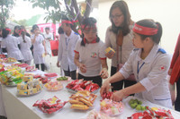 Nghệ An: Hơn 2.000 người tham gia ngày hội “Giọt hồng Blouse trắng” ảnh 5 Nghệ An: Hơn 2.000 người tham gia ngày hội “Giọt hồng Blouse trắng” ảnh 5