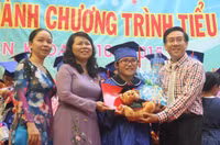 TPHCM: Niềm vui ngày ra trường của học sinh lớp 5 ảnh 5