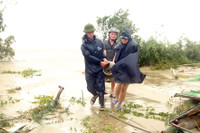 Nghệ An: Đê biển sạt lở, nhiều kiốt kinh doanh ven biển bị san phẳng do bão ảnh 3