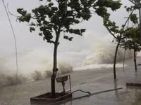 Nghệ An: Bão số 10 tiến sát, mưa to gió lớn và biển động dữ dội ảnh 3 Nghệ An: Bão số 10 tiến sát, mưa to gió lớn và biển động dữ dội ảnh 3