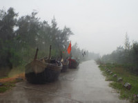 Hà Tĩnh: Mưa to, gió lớn trước khi bão số 10 vào ảnh 2 Hà Tĩnh: Mưa to, gió lớn trước khi bão số 10 vào ảnh 2