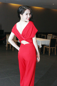 Lưng ong quyến rũ của sao Việt ảnh 6