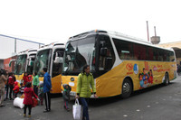 Các nữ công nhân xúc động về quê ăn Tết ảnh 10