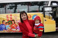 Các nữ công nhân xúc động về quê ăn Tết ảnh 6