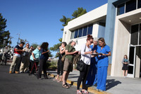 Hàng nghìn người chờ hiến máu cứu nạn nhân vụ xả súng Las Vegas ảnh 6 Hàng nghìn người chờ hiến máu cứu nạn nhân vụ xả súng Las Vegas ảnh 6