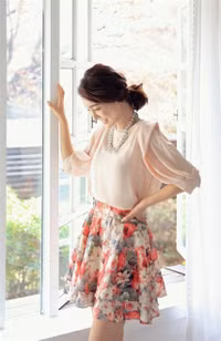 Áo, váy hoa làm duyên thêm cô nàng công sở ảnh 10