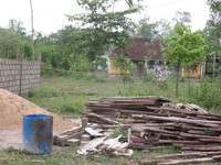 Dân vây phá nhà trái phép, chủ tịch xã “đợi” huyện ảnh 1