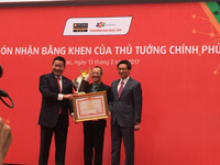 Phó Thủ tướng Vũ Đức Đam trò chuyện với sinh viên Trường ĐH FPT ảnh 2