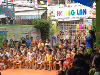 Trường học xuống cấp, nhân viên làm việc dưới gầm cầu thang ảnh 7