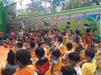 Trường học xuống cấp, nhân viên làm việc dưới gầm cầu thang ảnh 6