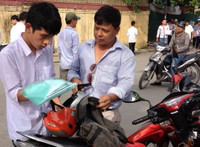 Thí sinh bất ngờ độ khó đề thi Vật lý ảnh 33 Thí sinh bất ngờ độ khó đề thi Vật lý ảnh 33
