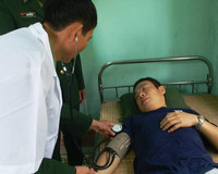 Quảng Bình: Cứu người dân Trung Quốc gặp nạn trên biển ảnh 2 Quảng Bình: Cứu người dân Trung Quốc gặp nạn trên biển ảnh 2