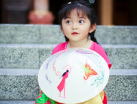 Ngắm “thiên thần 3 tuổi” diện áo dài hồng, đội nón lá đáng yêu ảnh 7