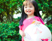 Ngắm “thiên thần 3 tuổi” diện áo dài hồng, đội nón lá đáng yêu ảnh 1