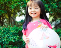 Ngắm “thiên thần 3 tuổi” diện áo dài hồng, đội nón lá đáng yêu ảnh 1