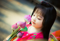 Ngắm “thiên thần 3 tuổi” diện áo dài hồng, đội nón lá đáng yêu ảnh 4