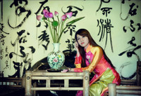 Nữ sinh Ngoại giao tươi tắn bên sen ảnh 3