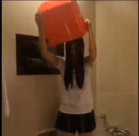 Angela Baby tiểu xảo né dội nước đá lên đầu ảnh 5 Angela Baby tiểu xảo né dội nước đá lên đầu ảnh 5