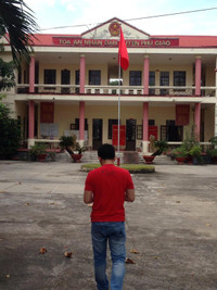 "Phi công" sánh vai Phi Thanh Vân đến tòa nhận giấy ly hôn vợ cũ ảnh 8 "Phi công" sánh vai Phi Thanh Vân đến tòa nhận giấy ly hôn vợ cũ ảnh 8