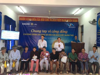 Bảo Việt Nhân thọ tổ chức khám bệnh miễn phí, tặng quà cho người nghèo và gia đình cách mạng tại tỉnh Phú Yên ảnh 2