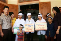 Phó Chủ tịch nước thăm, tặng quà các gia đình khó khăn bị thiệt hại sau bão số 10 ảnh 1 Phó Chủ tịch nước thăm, tặng quà các gia đình khó khăn bị thiệt hại sau bão số 10 ảnh 1