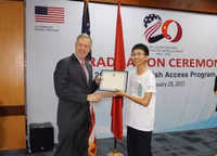 38 HS Việt Nam nhận chứng nhận tốt nghiệp chương trình học bổng tiếng Anh Access ảnh 2