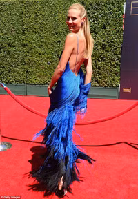 Siêu mẫu Heidi Klum thoắt hóa công xanh trên thảm đỏ ảnh 7