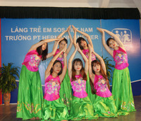 Ngôi trường của tình thương yêu ảnh 2