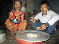 Cậu học trò mồ côi vươn lên học giỏi cần lắm những tấm lòng ảnh 2