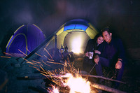 Đốt lửa sưởi ấm