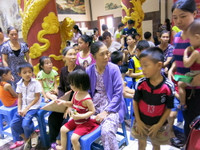 Khám bệnh miễn phí cho hơn 300 trẻ tại “làng ô nhiễm” Bắc Ninh ảnh 2