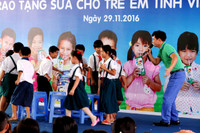 Quỹ sữa Vươn cao Việt Nam và Vinamilk tiếp tục trao tặng gần 130.000 ly sữa cho trẻ em tại Vĩnh Long ảnh 11 Quỹ sữa Vươn cao Việt Nam và Vinamilk tiếp tục trao tặng gần 130.000 ly sữa cho trẻ em tại Vĩnh Long ảnh 11