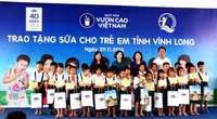 Quỹ sữa Vươn cao Việt Nam và Vinamilk tiếp tục trao tặng gần 130.000 ly sữa cho trẻ em tại Vĩnh Long ảnh 6