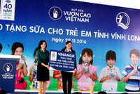 Quỹ sữa Vươn cao Việt Nam và Vinamilk tiếp tục trao tặng gần 130.000 ly sữa cho trẻ em tại Vĩnh Long ảnh 4 Quỹ sữa Vươn cao Việt Nam và Vinamilk tiếp tục trao tặng gần 130.000 ly sữa cho trẻ em tại Vĩnh Long ảnh 4