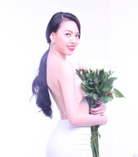 "Nữ hoàng sắc đẹp" bán nude tái xuất ảnh 1