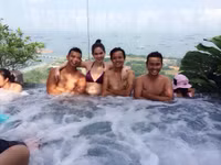 Ngọc Trinh bikini cánh sen khoe vẻ đẹp căng tràn ảnh 3