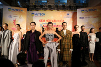 Đêm hội văn hóa đầy sôi động chào năm học mới của sinh viên HUTECH ảnh 8