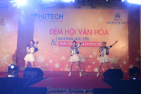 Đêm hội văn hóa đầy sôi động chào năm học mới của sinh viên HUTECH ảnh 6