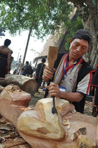 Nghệ nhân Tây Nguyên tranh tài tạc tượng và nhạc cụ dân tộc ảnh 7