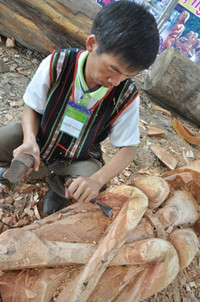 Nghệ nhân Tây Nguyên tranh tài tạc tượng và nhạc cụ dân tộc ảnh 2