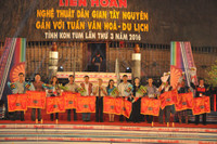 Ấn tượng lễ khai mạc Liên hoan nghệ thuật dân gian Tây Nguyên 2016 ảnh 1