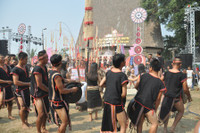 Say cùng vũ điệu cồng chiêng ảnh 10