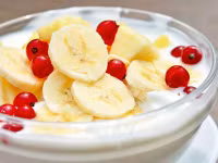 Chuối giàu kali và magiê, cả hai đều hoạt động như chất kích thích tâm trạng tự nhiên, vì chúng cải thiện mức serotonin trong não.